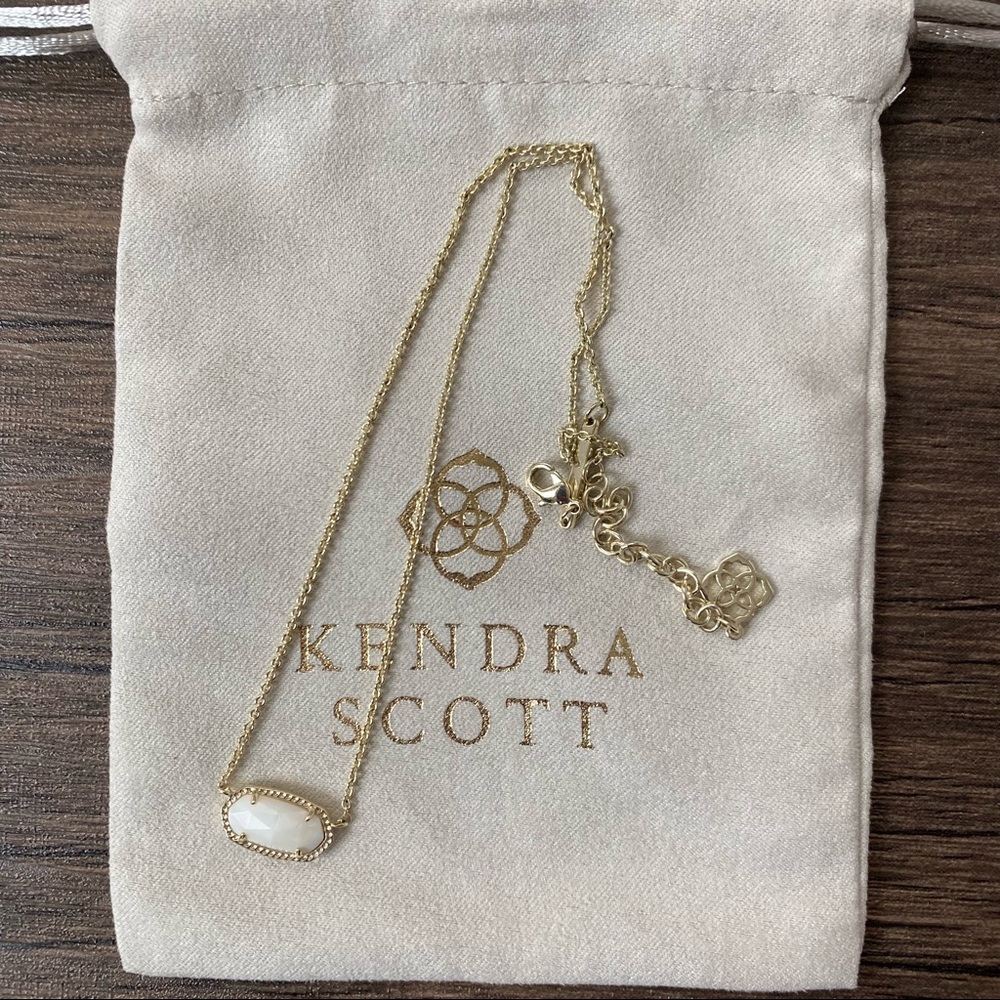 Kendra Scott necklace
